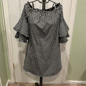 Beautiful off the shoulder flounce sleeve